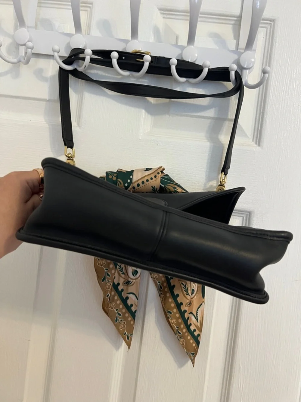 VintageCoach Willis Black Leather Turnlock Crossbody Bag - Picture 2 of 5